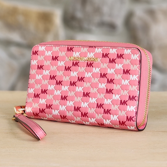Michael Kors Handbags - Michael Kors Jet Set LG Phone Wallet Wristlet Pink